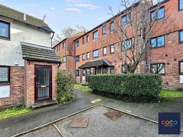High Street, Dorchester DT1 1 bed apartment to rent £900 pcm £208 pw