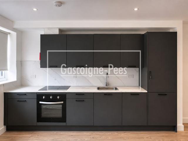 High Street, Dorking RH4, 1 bed flat to rent, £1,300 pcm | PrimeLocation