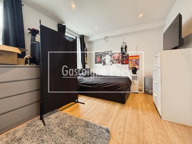 High Street, Dorking RH4, 1 bed flat to rent, £1,300 pcm | PrimeLocation
