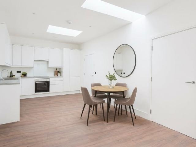 High Street, Dorking RH4, 1 bed flat to rent, £1,395 pcm | PrimeLocation
