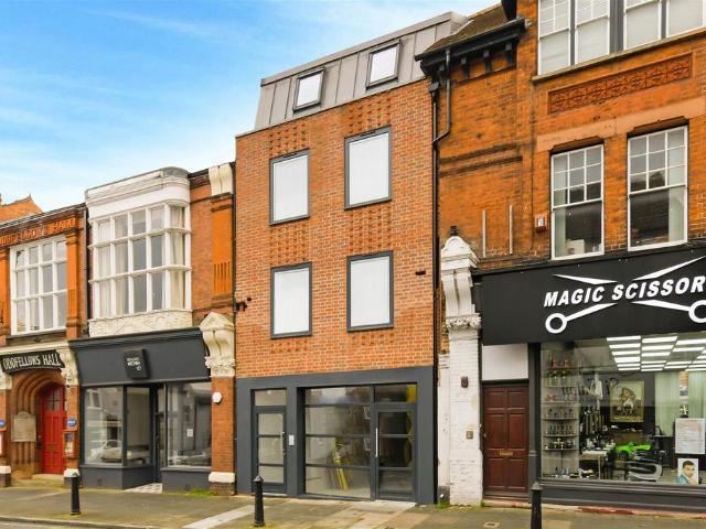 High Street, Dorking 1 bed apartment to rent £1,325 pcm £306 pw
