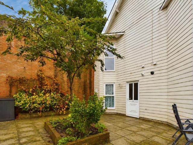High Street, Dover 1 bed apartment to rent £950 pcm £219 pw