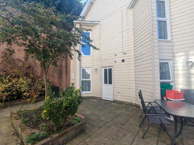 High Street, Dover, CT16 1 bed maisonette to rent £950 pcm £219 pw