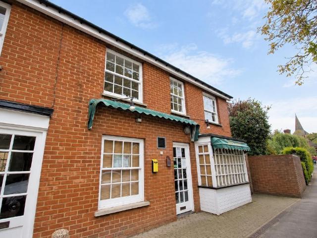 High Street, Downe Village, Kent, BR6. 2 bed maisonette to rent £1,650 pcm £381 pw