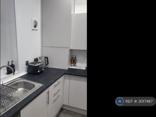 High Street, Dumbarton, G82 1 bed flat to rent £700 pcm £162 pw