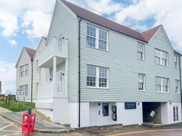 High Street, Dymchurch, Romney Marsh TN29, 2 bed flat to rent, £1,250 pcm | PrimeLocation