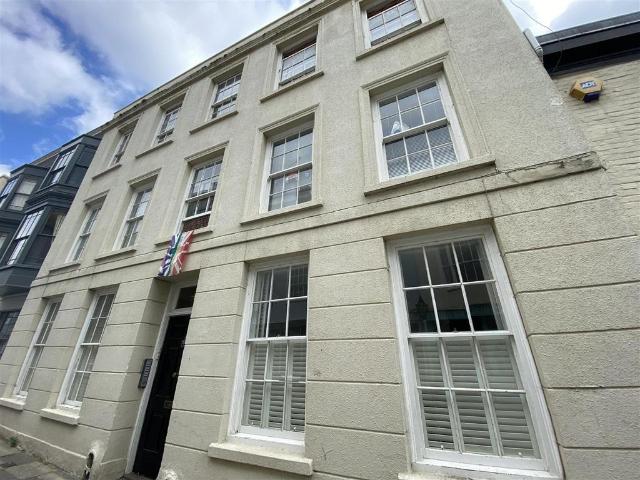 High Street, East Sussex TN34 2 bed flat to rent £995 pcm £230 pw