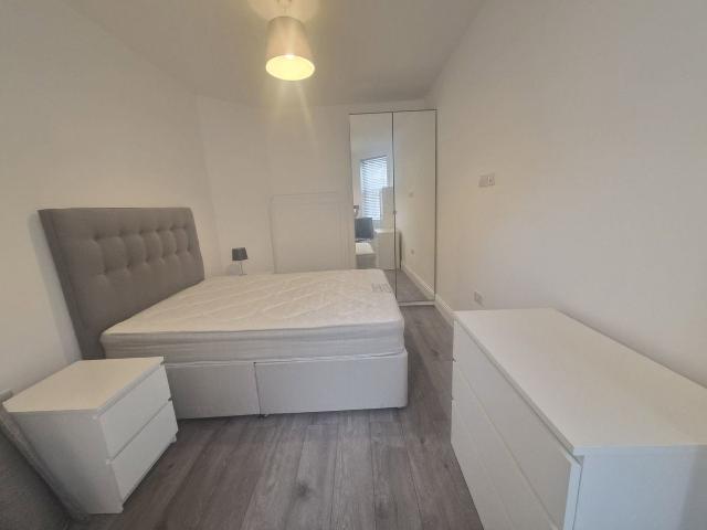 High Street, Egham TW20, 1 bed flat to rent, £1,200 pcm | PrimeLocation