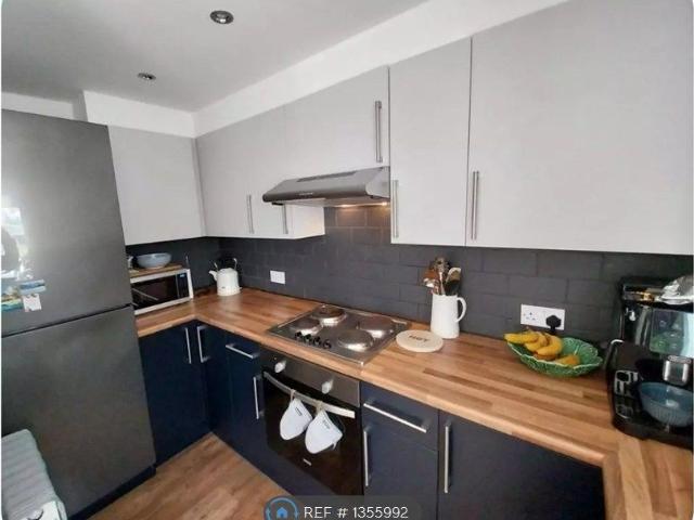 High Street, Edenbridge TN8, 2 bed maisonette to rent, £1,349 pcm | PrimeLocation