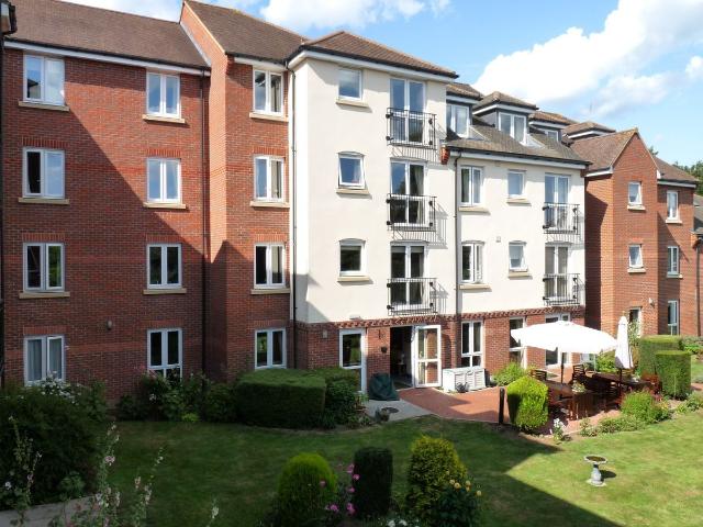High Street, Edenbridge TN8, 2 bed property to rent, £1,600 pcm | PrimeLocation