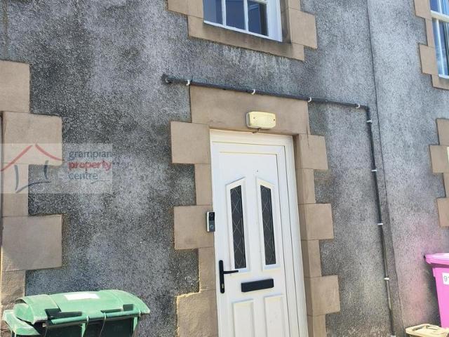 High Street, Elgin, IV30 1EA 2 bed flat to rent £600 pcm £138 pw