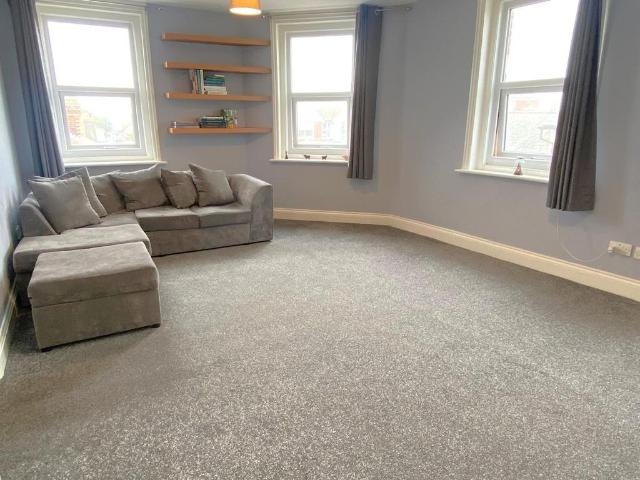 High Street, Essex CO14 2 bed flat to rent £850 pcm £196 pw