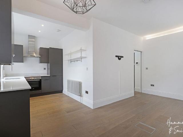 High Street, Epping CM16, 2 bed flat to rent, £1,600 pcm | PrimeLocation