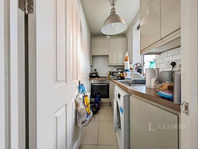 High Street, Epsom, KT19 2 bed house to rent £1,650 pcm £381 pw