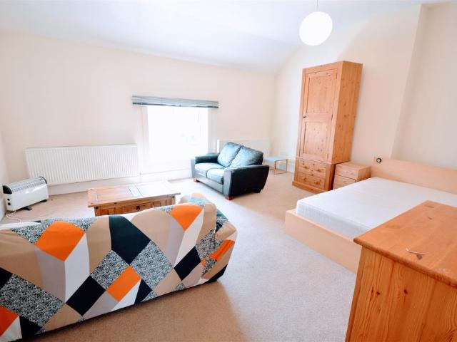 High Street, Epsom, Surrey, KT19 8BJ