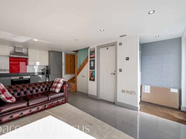 High Street, Ewell, Epsom KT17, 1 bed property to rent, £1,450 pcm | PrimeLocation