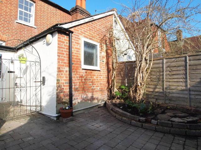 High Street, Ewell KT17, 2 bed maisonette to rent, £1,550 pcm | PrimeLocation