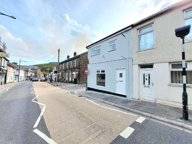 High Street, Ferndale CF43, 2 bed flat to rent, £675 pcm | PrimeLocation