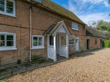 High Street, Foxton, Cambridge 2 bed semi detached house to rent £1,900 pcm £438 pw