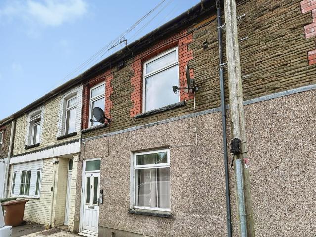 High Street, Fleur De Lis, Blackwood NP12, 2 bed flat to rent, £725 pcm | PrimeLocation
