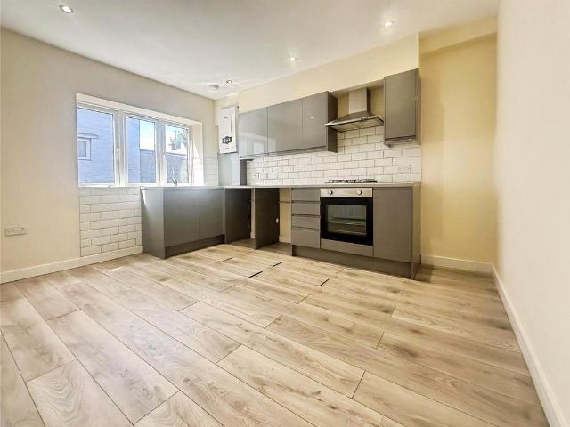 High Street, Gillingham ME8 2 bed end of terrace house to rent £1,200 pcm £277 pw