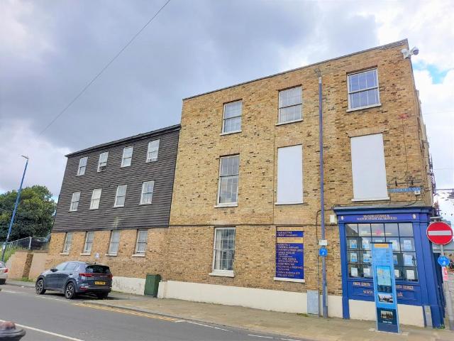 High Street, Gravesend DA11 1 bed apartment to rent £975 pcm £225 pw