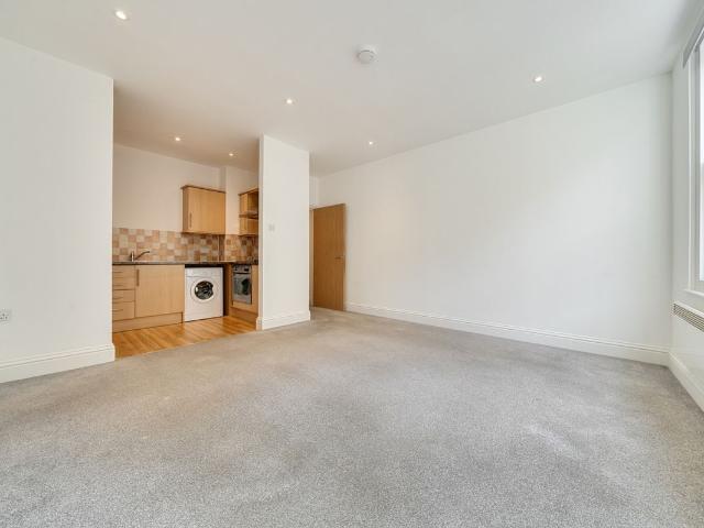 High Street, Gravesend DA11, 1 bed flat to rent, £1,100 pcm | PrimeLocation