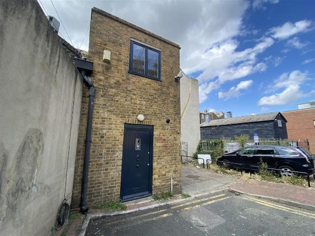 High Street, Gravesend DA11, 1 bed flat to rent, £1,105 pcm | PrimeLocation