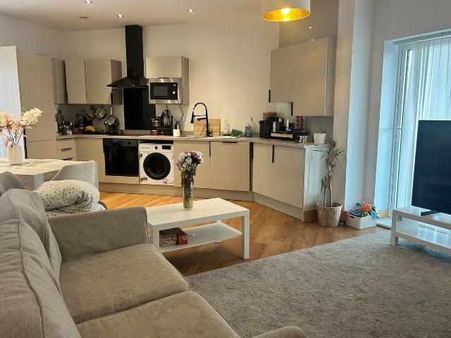 High Street, Gravesend DA11, 2 bed flat to rent, £2,000 pcm | PrimeLocation