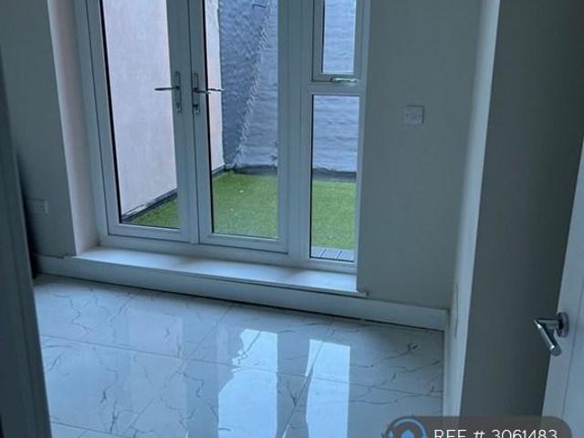 High Street, Grays, RM17 Studio to rent £1,100 pcm £254 pw