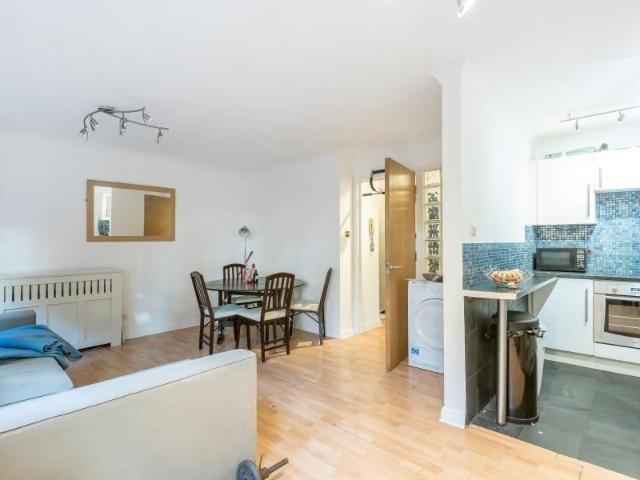 High Street, Guildford GU1, 1 bed flat to rent, £1,475 pcm | PrimeLocation