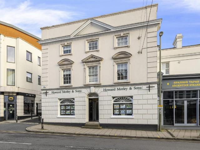 High Street, Guildford GU1, 2 bed flat to rent, £2,650 pcm | PrimeLocation