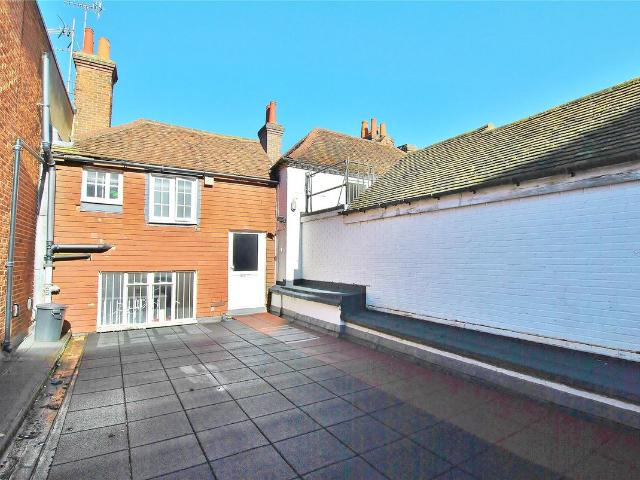 High Street, Guildford, Surrey GU1, 2 bed maisonette to rent, £1,595 pcm | PrimeLocation
