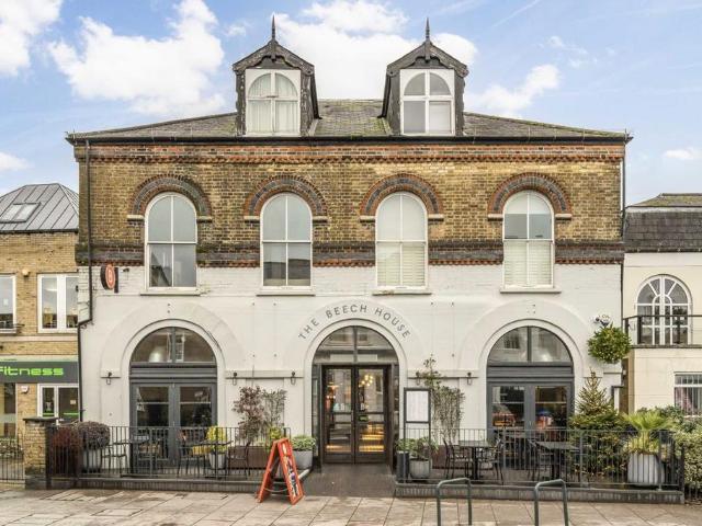 High Street, Hampton Hill TW12 1 bed flat to rent £1,550 pcm £358 pw