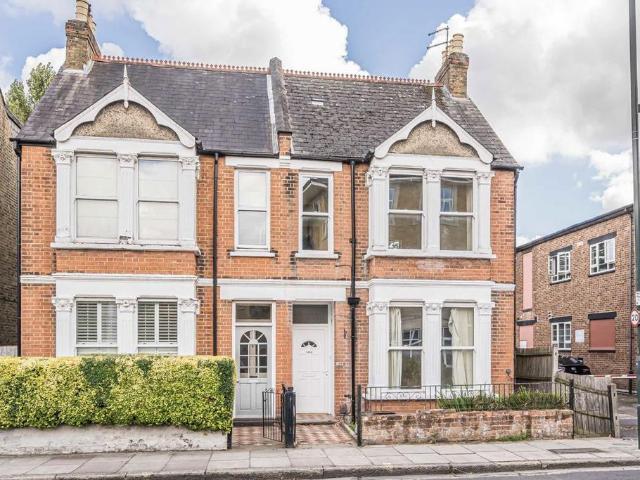 High Street, Hampton Hill TW12 1 bed flat to rent £1,675 pcm £387 pw