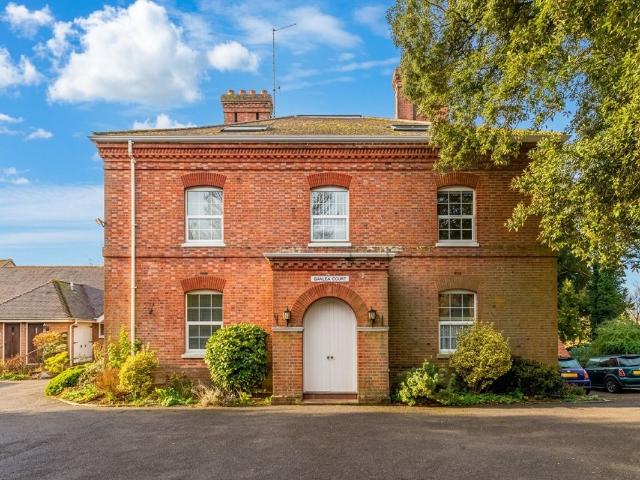 High Street, Hartfield TN7, 1 bed flat to rent, £1,200 pcm | PrimeLocation