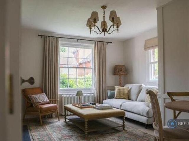High Street, Harpenden, 3 Bedroom Flat