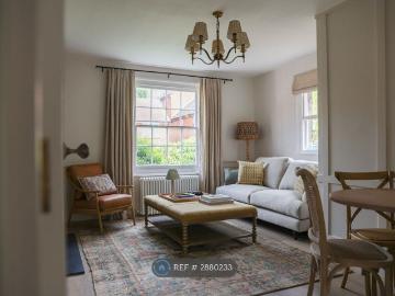 High Street, Harpenden AL5, 3 bed flat to rent, £4,800 pcm | PrimeLocation