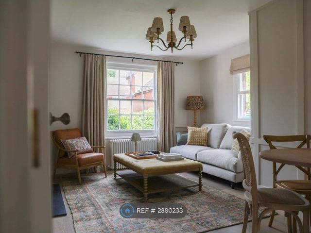 High Street, Harpenden AL5, 3 bed flat to rent, £4,800 pcm | PrimeLocation
