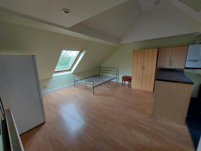 High Street, Harrow, HA3 Flat to rent £975 pcm £225 pw