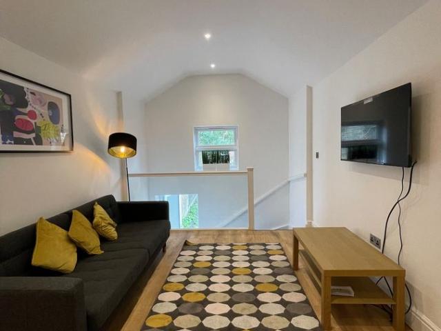 High Street, Harrow On The Hill HA1, 2 bed flat to rent, £3,250 pcm | PrimeLocation