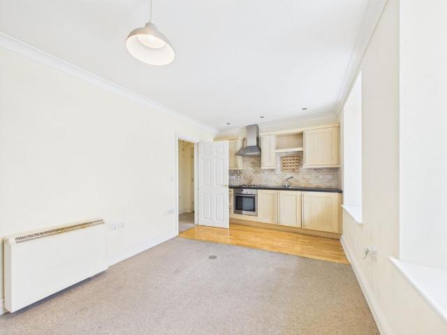 High Street, Haverfordwest, SA61 1 bed flat to rent £625 pcm £144 pw