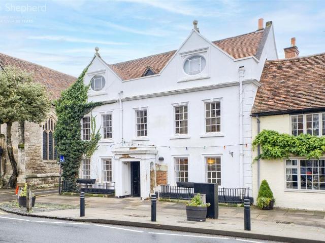 High Street, Henley in Arden. 3 bed flat to rent £1,600 pcm £369 pw