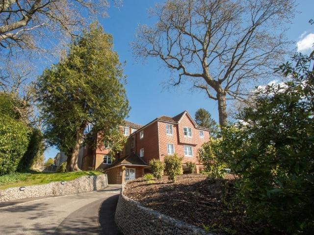 High Street, Heathfield TN21, 1 bed flat to rent, £1,200 pcm | PrimeLocation