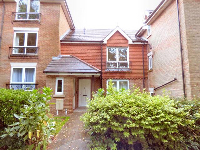 High Street, Heathfield TN21 1 bed flat to rent £925 pcm £213 pw