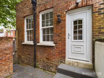 High Street, High Wycombe HP11, 2 bed maisonette to rent, £1,500 pcm | PrimeLocation
