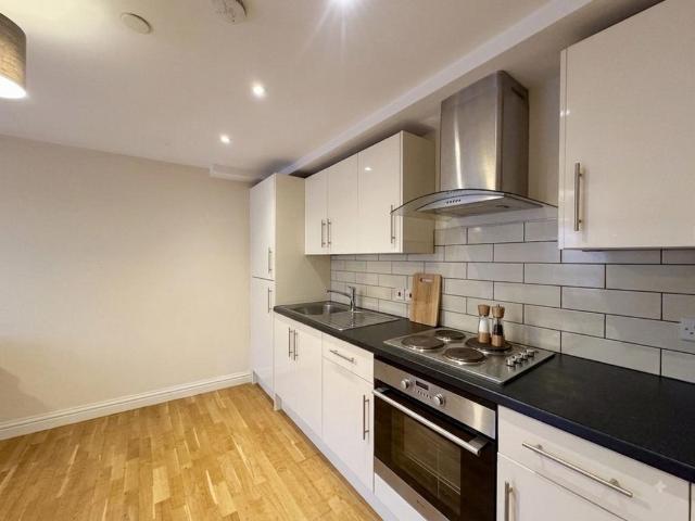 High Street, Highview Point, SL1 1 bed flat to rent £1,450 pcm £335 pw