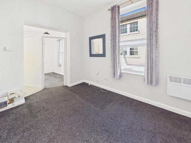 High Street, Holywell CH8 1 bed flat to rent £495 pcm £114 pw