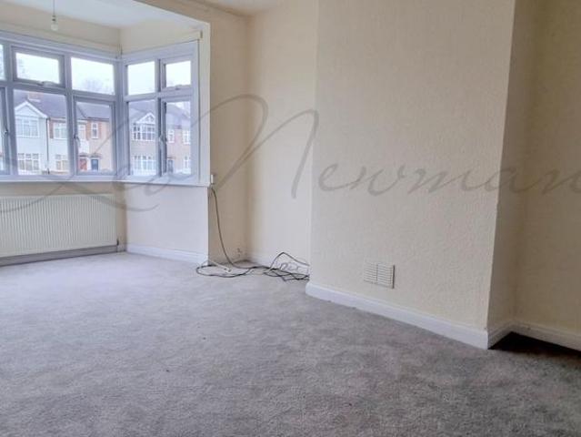 High Street, Hornchurch, RM12 2 bed flat to rent £1,650 pcm £381 pw