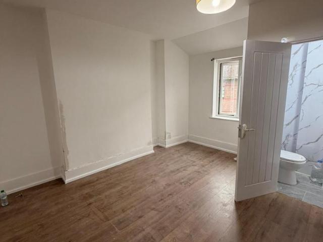High Street, Hounslow TW3 1 bed flat to rent £1,000 pcm £231 pw